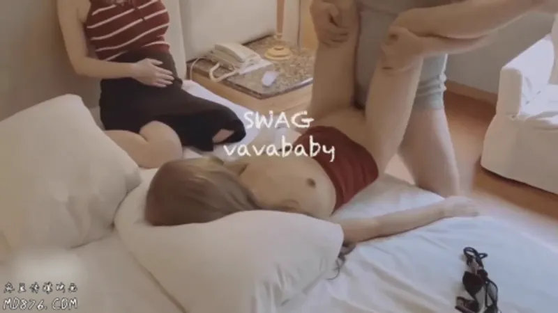 Ngồi nhìn xem chồng xxx bạn thân