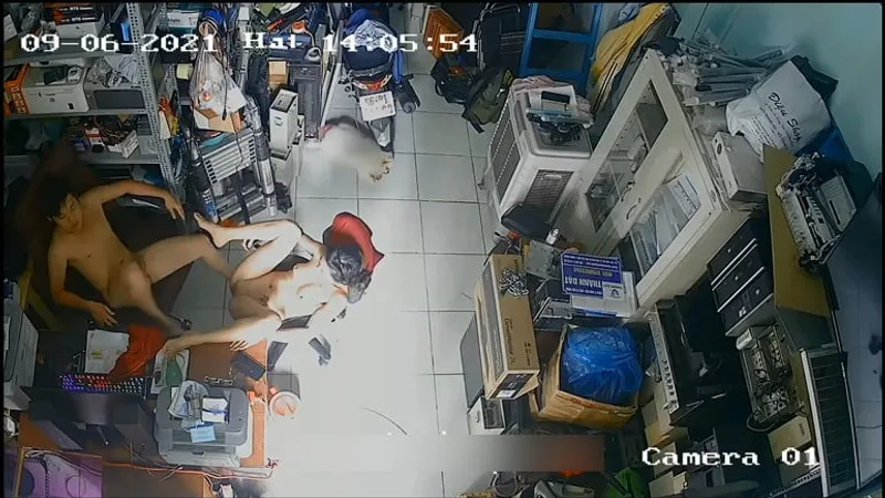 Vợ gã chồng xxx nhau trong của buồi máy tính
